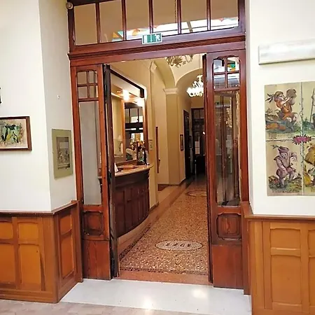 ホテル Antico Borgo 3*